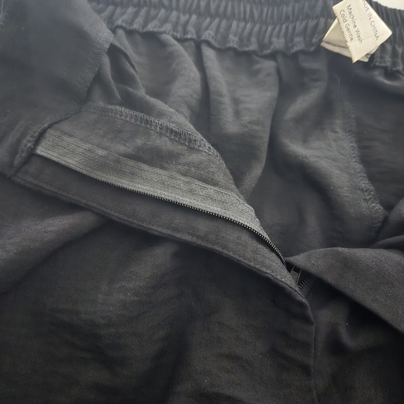 💚 2/$12 or 3/$17  PrettyGarden Black Vest & Shorts Set - Picture 7 of 9